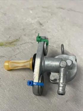 16950-gc4-732 Honda 1984 1983 Oem Cr60 Cr 60 82-89 Cr80 80 Fuel Tank Gas Petcock #2