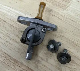 16950-ka3-005 Honda 1980-83 Cr250 Cr 250 Cr480 Cr125 Fuel Gas Tank Shutoff Petcock Valve Oem