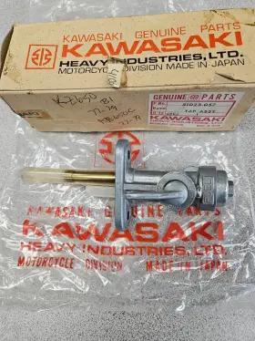 51023-057 Kawasaki New Oem Fuel Petcock Fits 77kz650 And 650 Custom