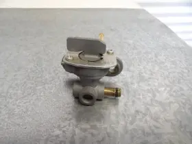 3jn-24500-10 Yamaha 98-10 V-star Xvs650 Gas Tank Fuel Petcock Valve #2